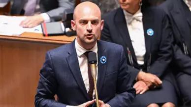 精准敲打欧洲！伊朗拿法国外交官开刀，向整个西方释放强烈信号。当地时间7月