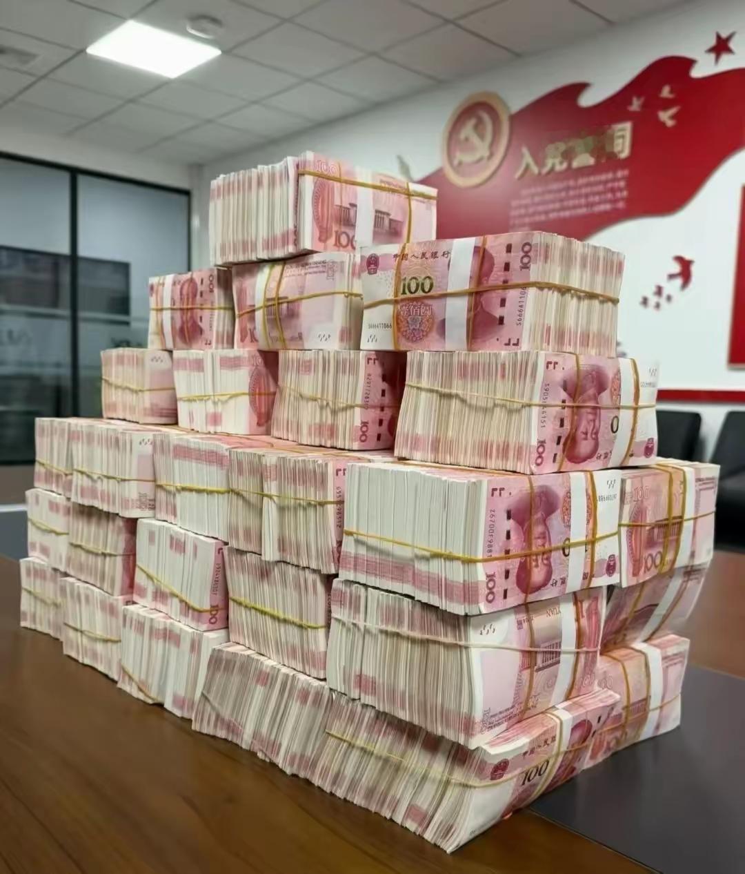 一般人一辈子很难赚很多钱。就拿常见情况来说，一个人22岁大学毕业，55岁退休，工