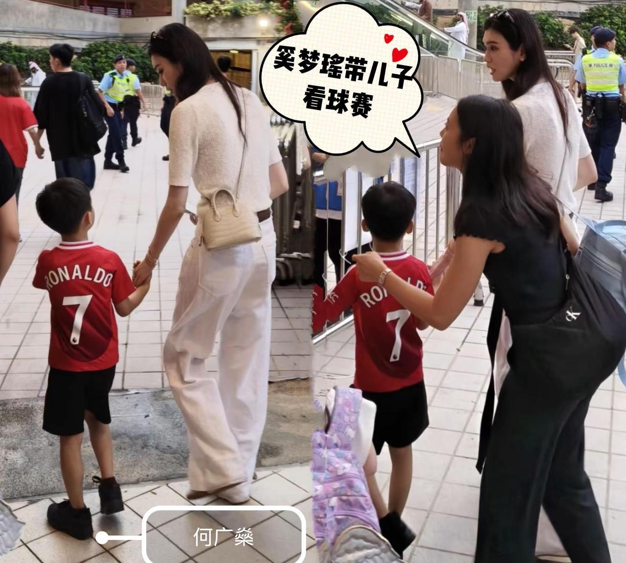 奚梦瑶被偶遇带儿子看球。何广燊个头已经到妈妈腰部了，腿也长，真是遗传了妈妈的好基