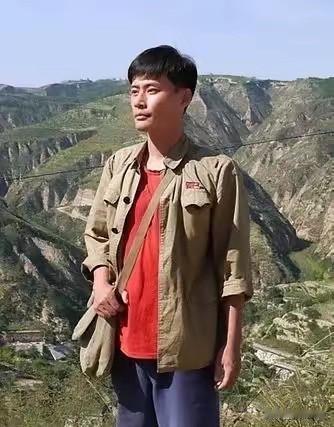 1973年，知青刘朝旭获得了推荐上大学的机会，临行前特意去找生产队队长告别。可他