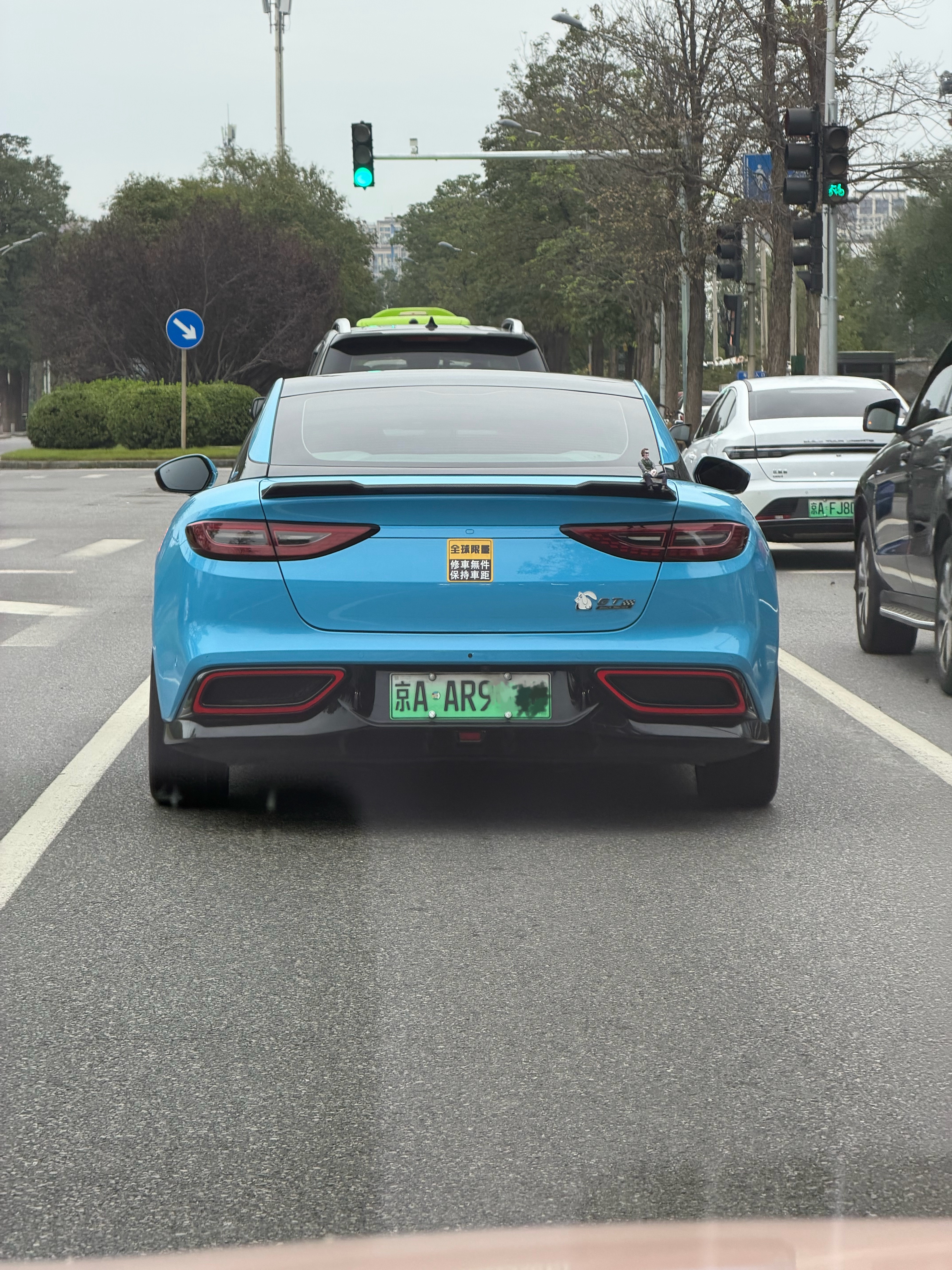 哪吒车主：你不要过来啊……[笑着哭][笑着哭]​​​