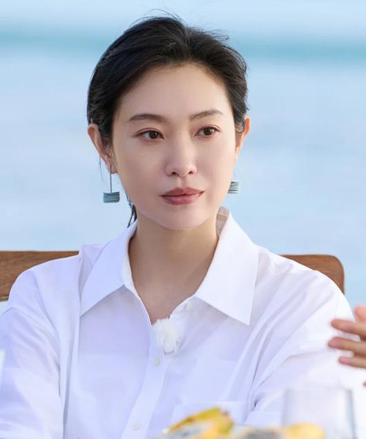 为什么王佳佳的大女主剧本接到手软？原因其实很简单。不是她有背景，也不是