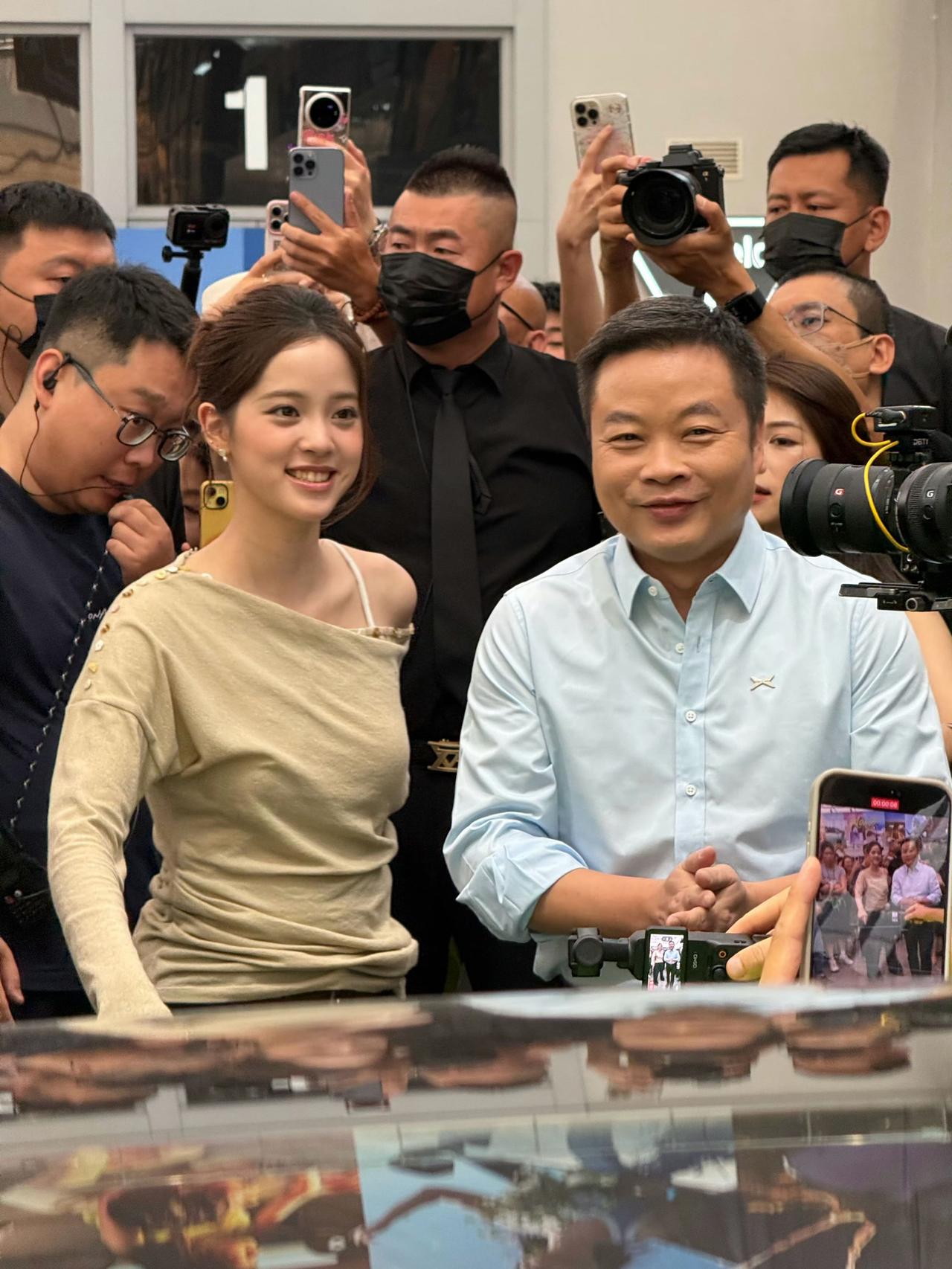 说出来你可能不信，欧阳娜娜这么大明星也会在二手平台买东西，而且还会和商家讨价还价
