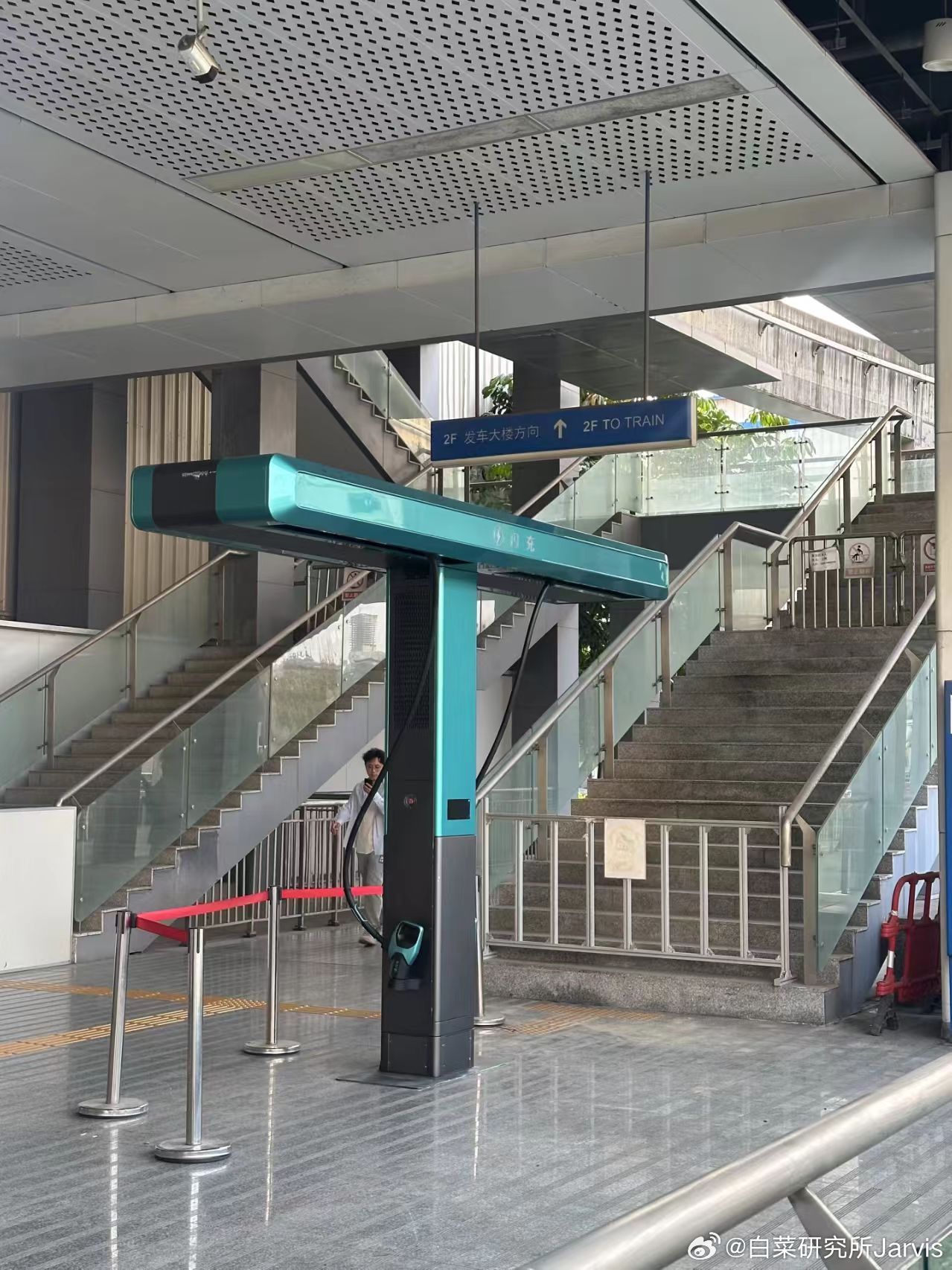 不是？看到这个，CPU给我干烧了………如果不是P图，最好有个解释吧。我看旁边没有