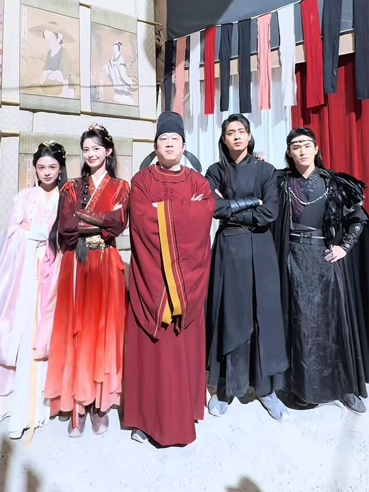 德云社众当红演员狂晒定妆照，全剧是不是要杀青了。演员忙碌的时候，通常是没有太多动