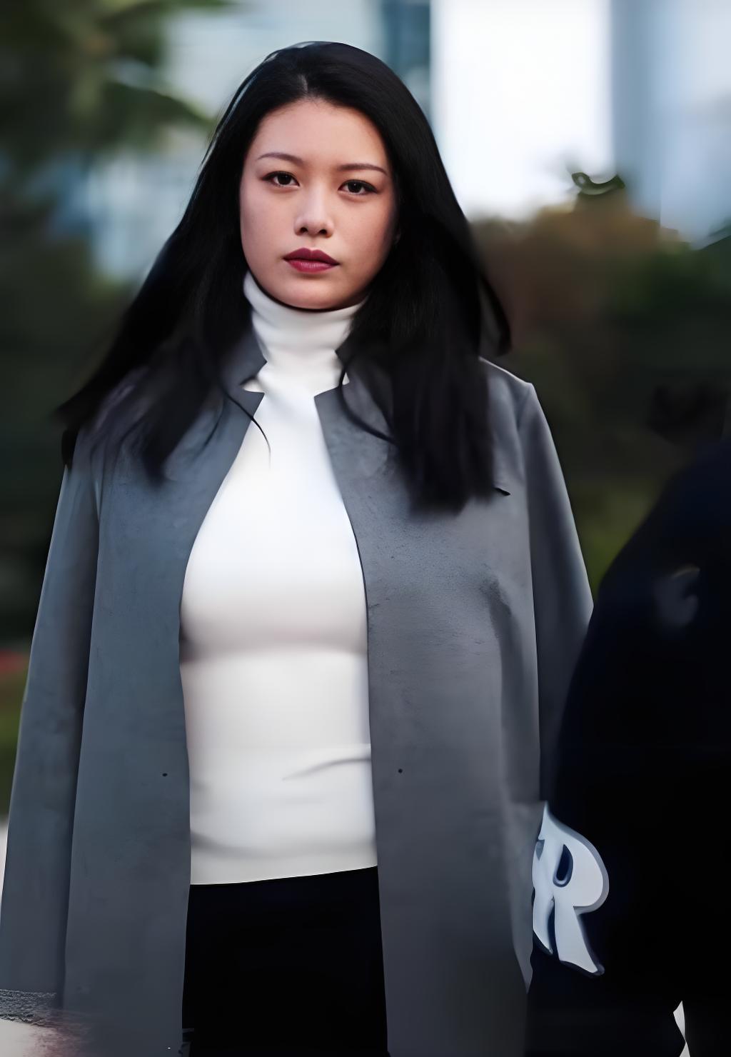 2025年11月，葛荟婕直播自曝怀孕时遭汪峰隐瞒婚史。她称17岁与汪峰相恋，18