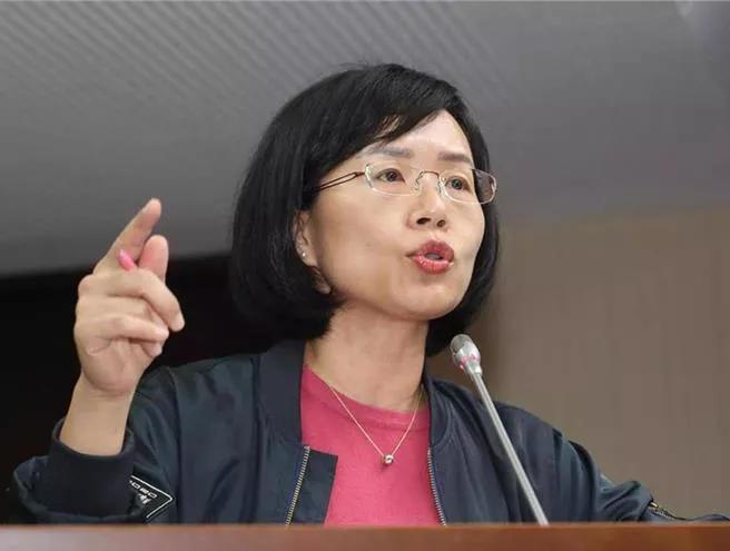 大罢免大失败，力挺「大罢免」的民进党总召柯建铭被外界认为应辞总召，民进党苏巧慧也