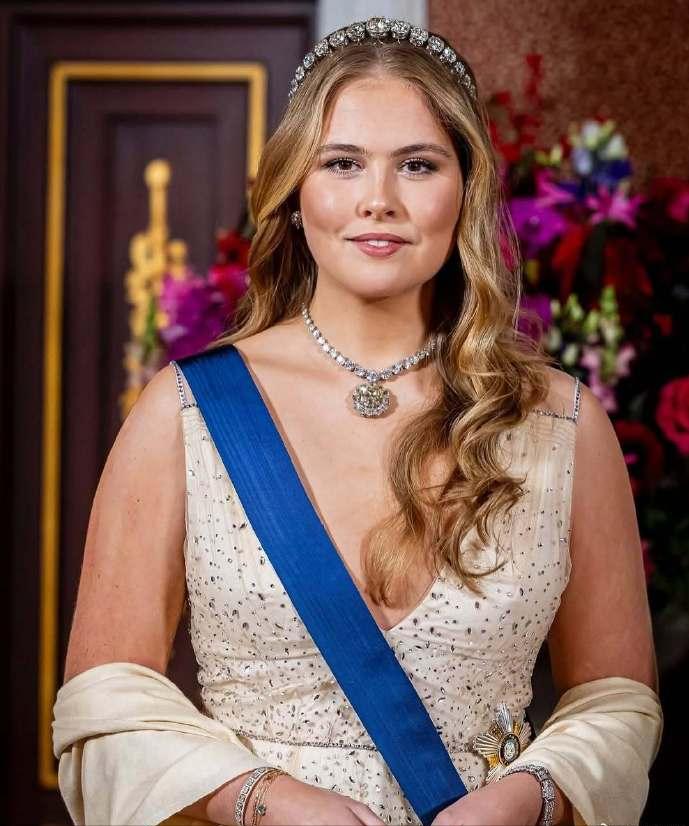 12月11日，为欢迎来访的芬兰总统亚历山大·斯图布阁下和夫人苏珊娜·英纳斯·斯图