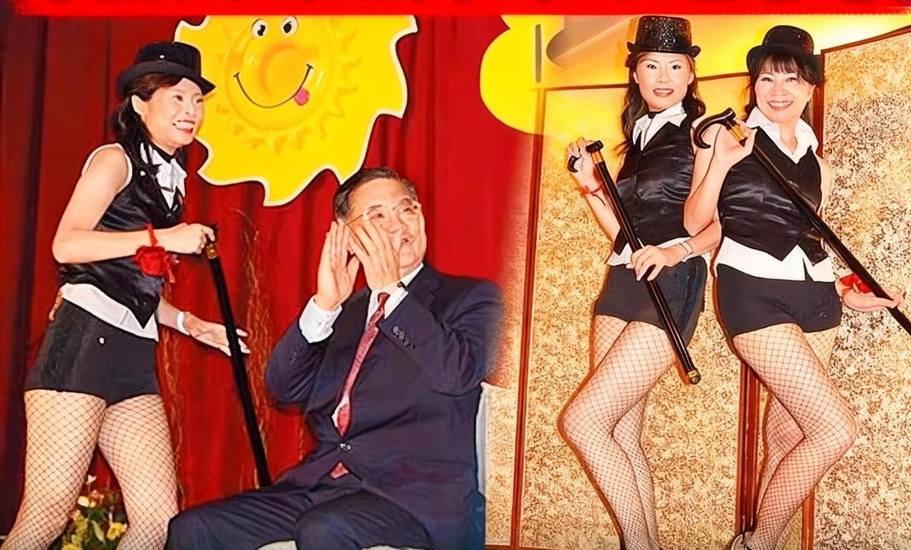 郑丽文的气质真是发生了翻天覆地的变化。图一是2005年黑丝兔女郎的郑丽文，图二是