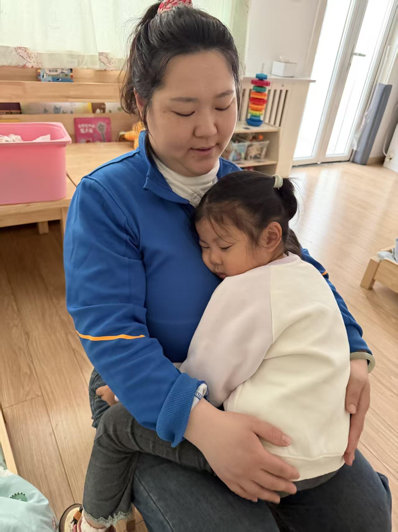 今天是我们家小月月上托儿所的第一天，没想到会是这种结果。这次带小月月回北京，就