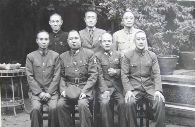 黄埔五期为何没出名将？好样的都投了红军，留级生都归了老蒋为什么在国民党内部，黄