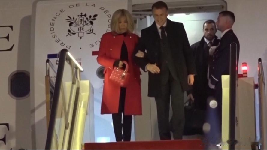 炸裂！马克龙访华竟直奔成都，背后原因太意外！家人们，马克龙访华行程里，突然杀