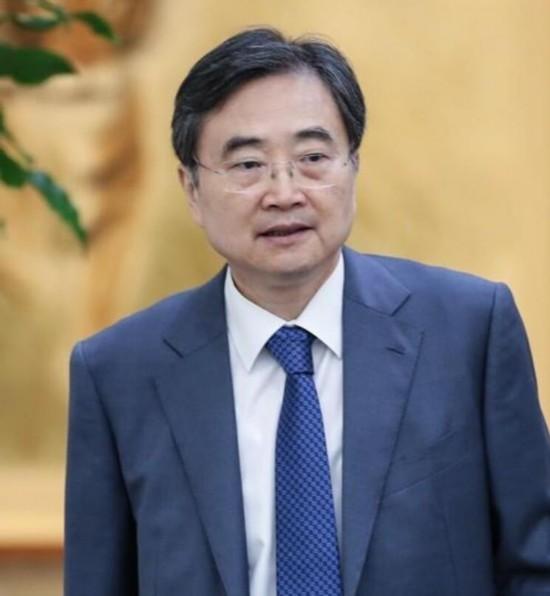 亚太经合组织不久将在韩国举行会议，按惯例中国是应当派出相应高级代表参会的。但考虑