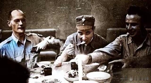 当年老美组团到延安，场面是比较宏大的，接待是比较热情的，几张当年的老照片，再现了