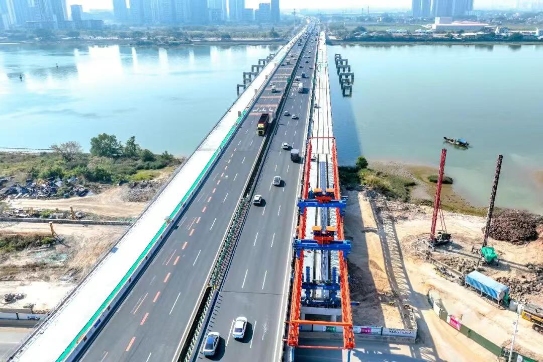 【坦尾大桥扩建新动态】来自中铁四局的消息，中铁四局承建的广（州）澳（门）高速公路