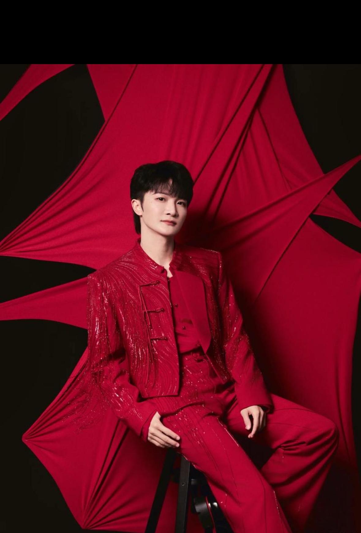 周深被媒体捧上天，普通人拼死难出头，底层逻辑藏猫腻。周深最近在全运会开幕式上