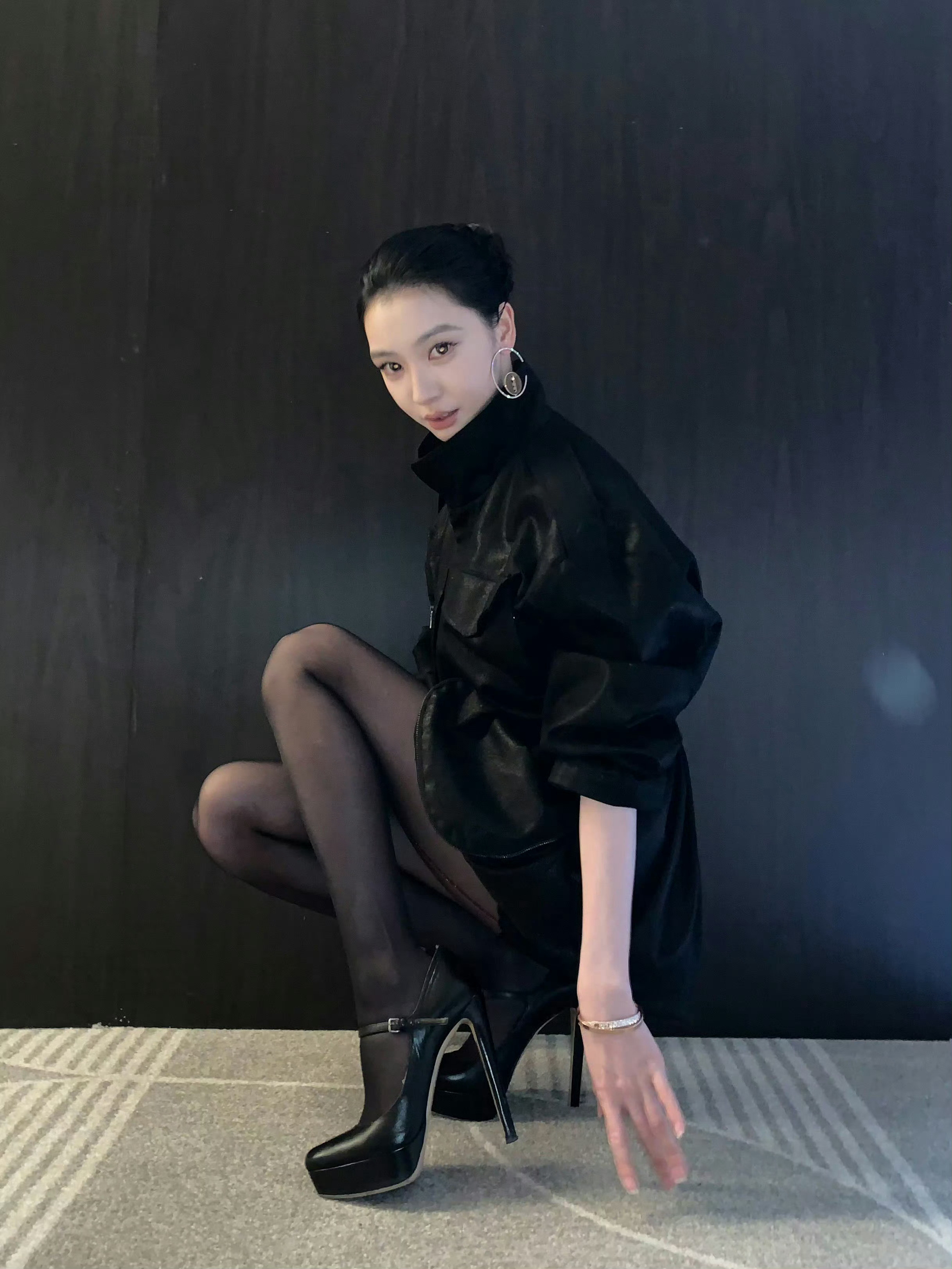 易梦玲x黑丝启动​​​