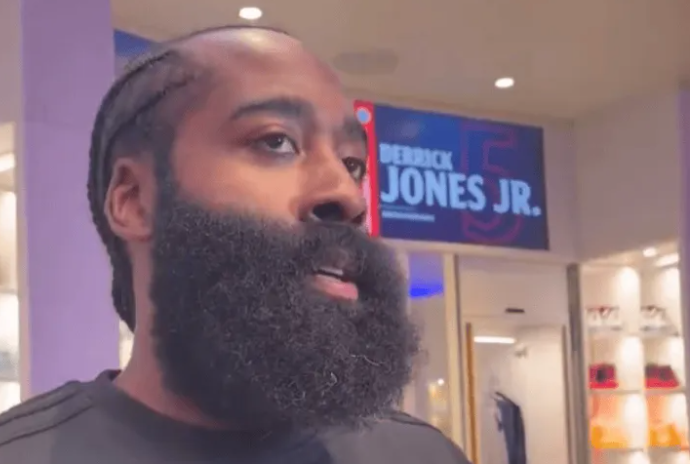 NBA常规赛赛后采访，哈登谈及职业生涯持久性时说道：“我拼尽全力训练。你们无法理