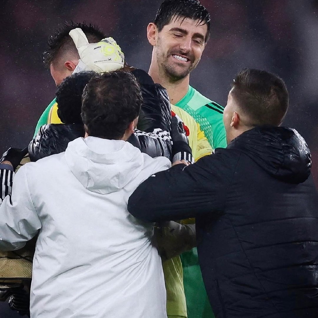 穆里尼奥：“库尔图瓦对特鲁宾的举动？在失利的悲伤中，他还是抽出片刻时间为对方感到