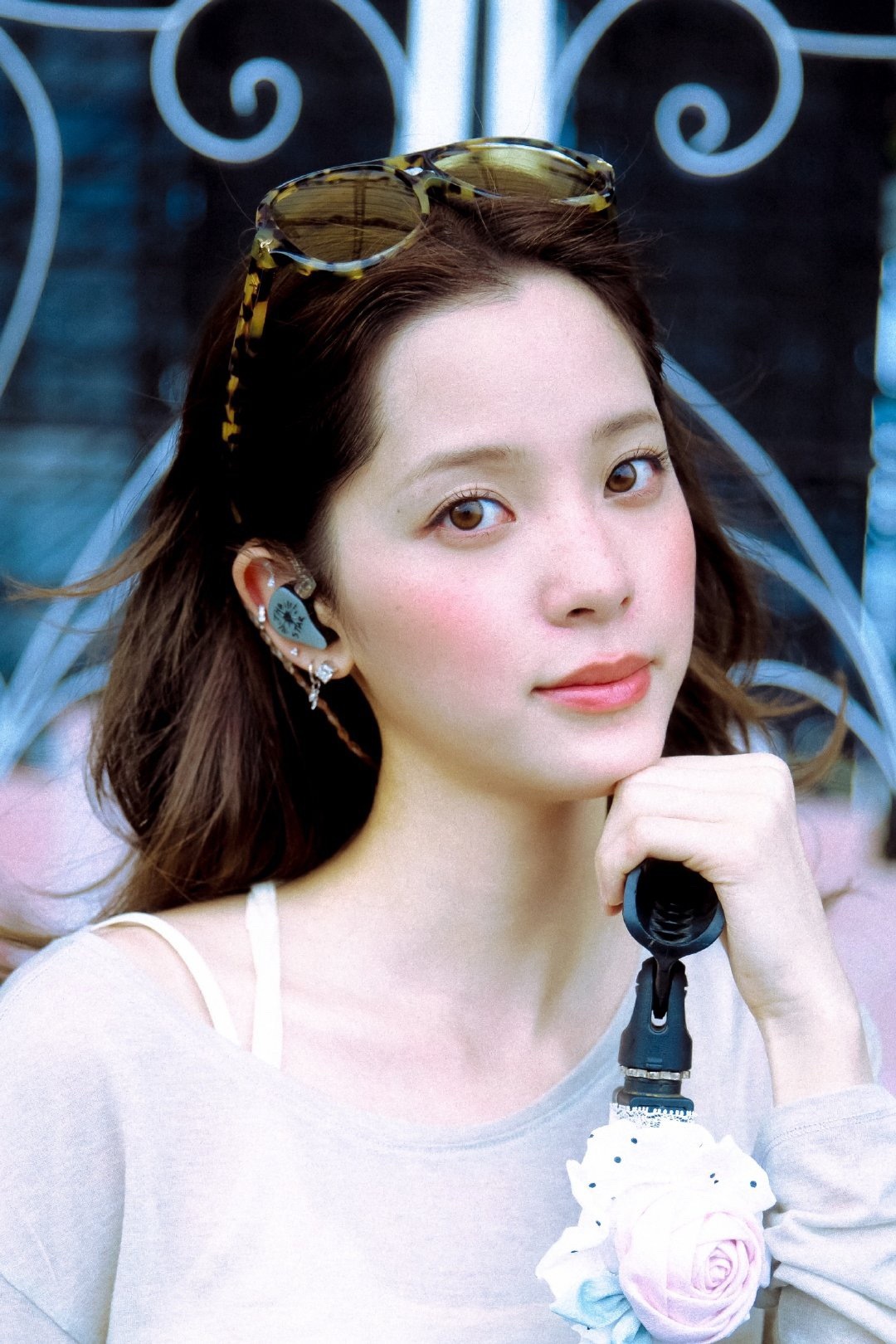 欧阳娜娜曾在异国机场崩溃大哭这次我狠狠共情欧阳娜娜！在巴黎机场开开心心给老师同学