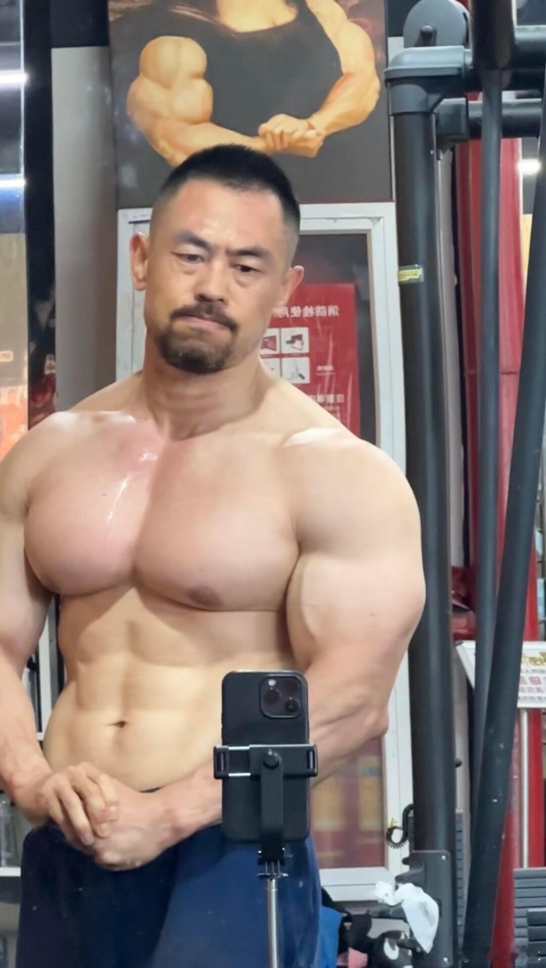 这个肌肉大叔很帅啊肌肉男﻿pick好身材腹肌胸肌热门男神
