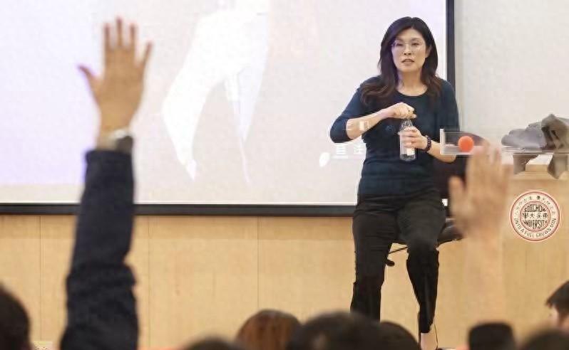 台岛政坛这两天又炸了锅。国民派系的"战斗女神"郑丽文刚说要明年上半年访问大陆，赖