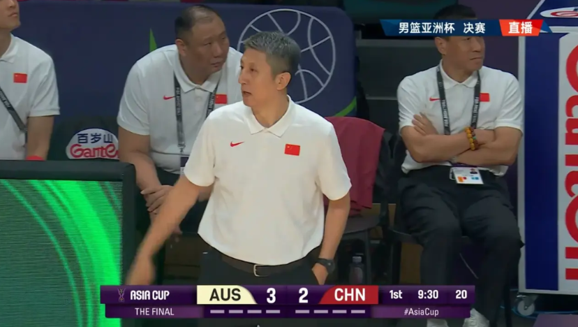 中国篮协主席郭振明盛赞郭士强教练责任感强！在中国男篮赢得亚洲杯亚军之后，郭振明主