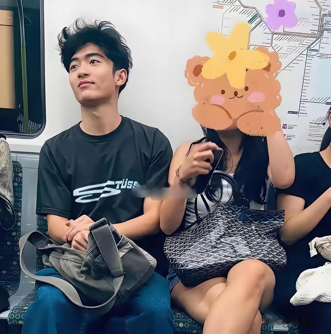 谢霆锋，一把岁数的人了，还破洞牛仔裤，特意露出内裤也就罢了，关键是故意露出的内裤