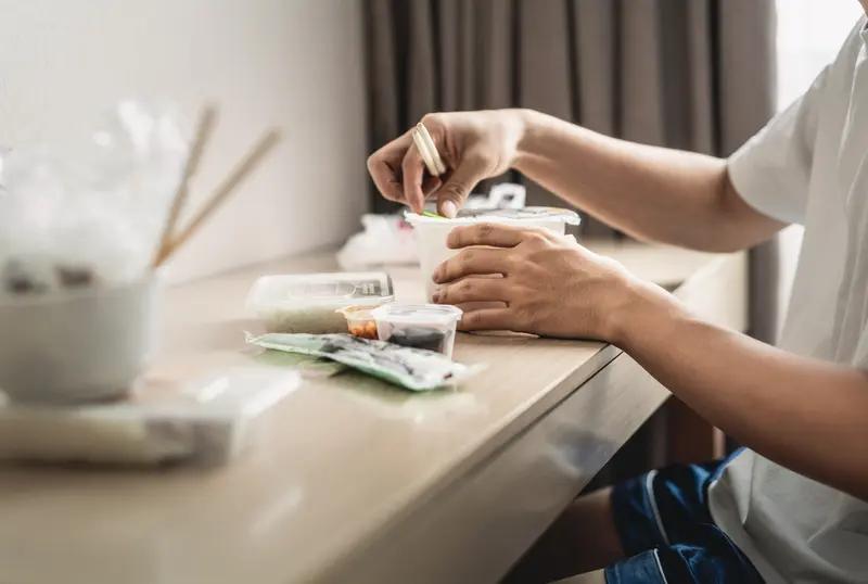 大家点外卖都碰到过什么糟心事？我先来分享一下我的经历。昨天下班晚，回到家时已经没