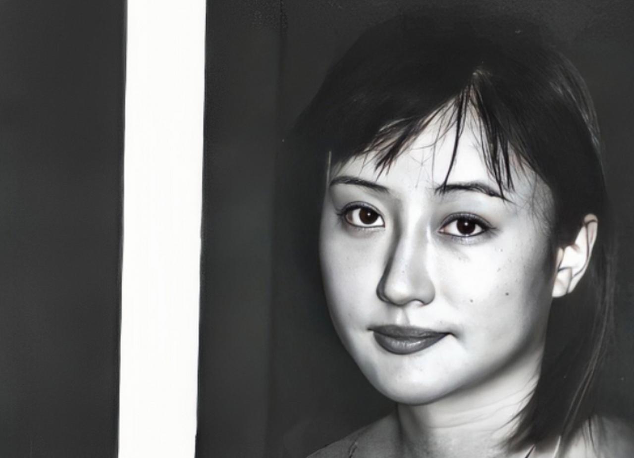 “不离婚娶我就杀了你。”2001年，北大美女空姐被富商欺骗成为小三，为了上位毒杀
