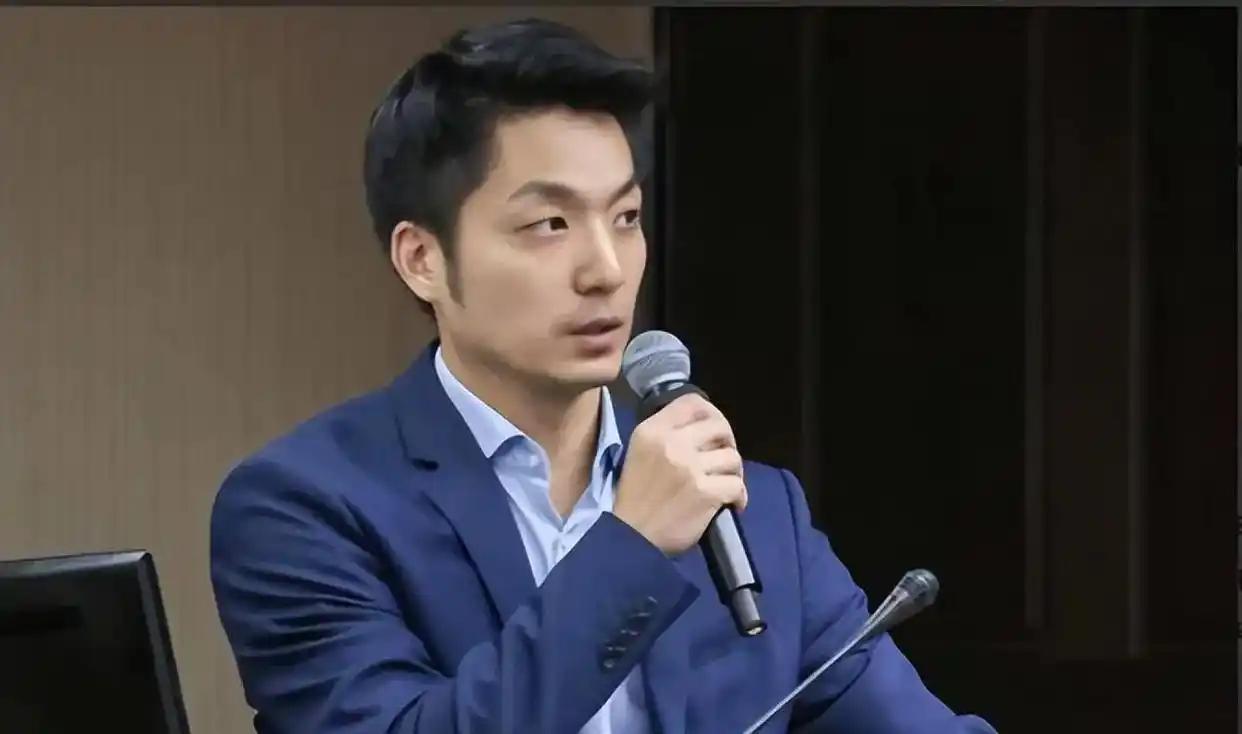 蒋万安主动出击倒逼转型，卢秀燕放下“不粘锅”入局博弈毒油风波掀起蓝营行动浪潮