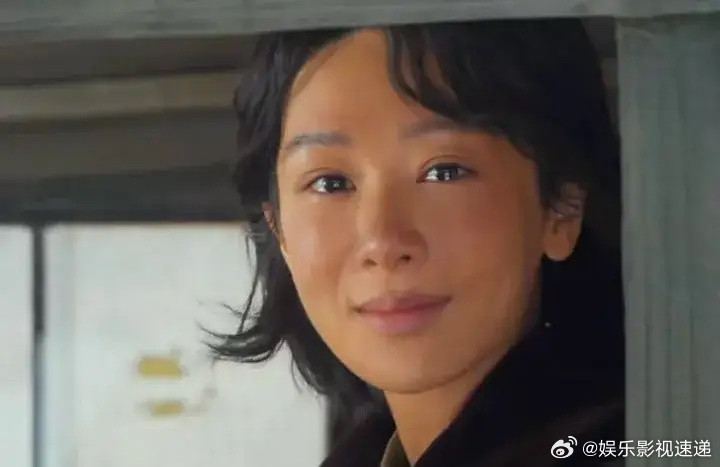 杨紫，两点变化好大：第一，杨紫这次在《生命树》中的造型已经注定她会成功了。以前给