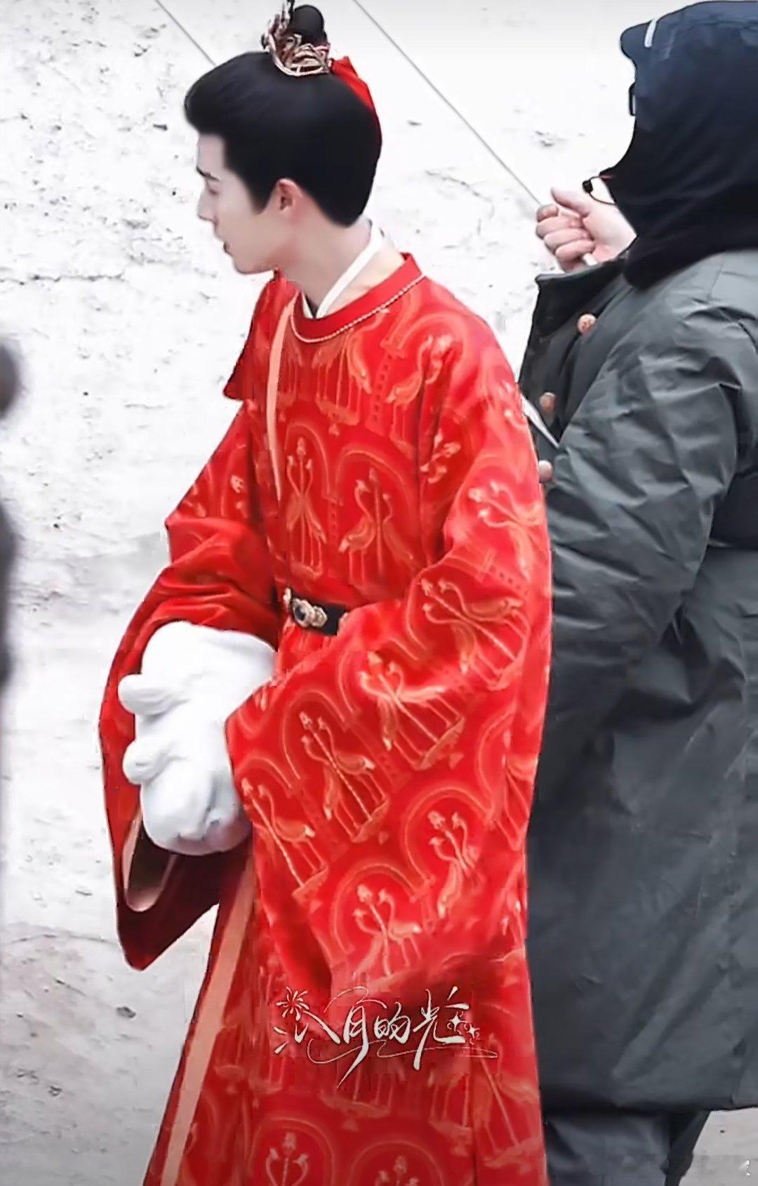 李昀锐《尚公主》言尚大婚路透，红衣俊俏新郎官游湖！