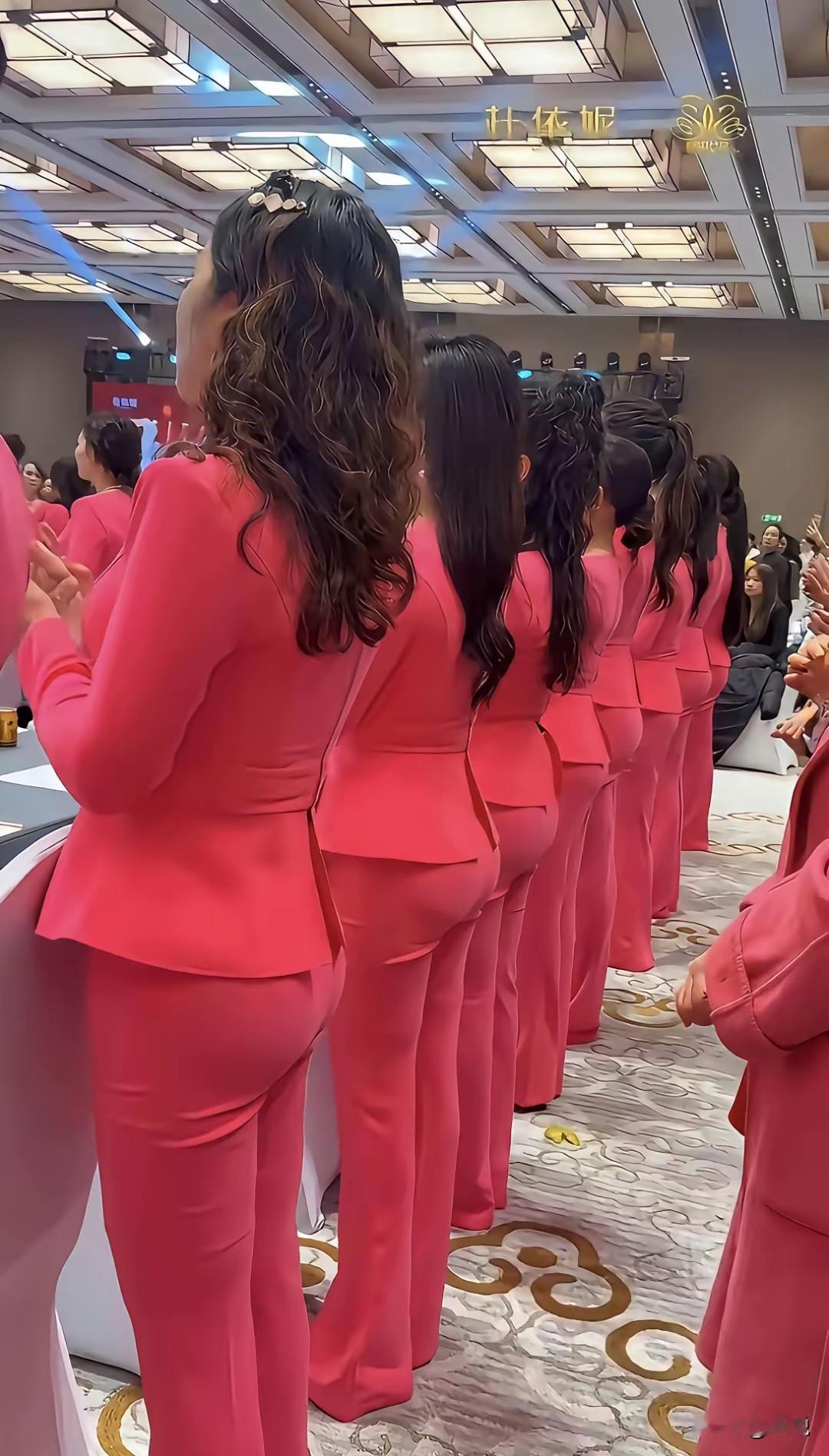 清一色娘子军开大会！