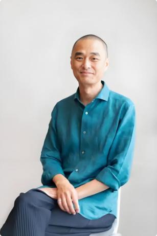 北京协和医学院博士冯唐，曾一针见血地说过：“过了50岁，过度自律是自毁。尤其对女