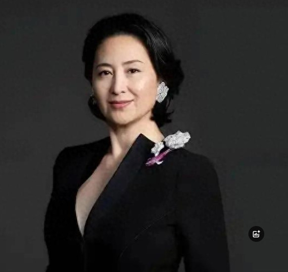 2022年，何超琼说：香港回归的时候，我爸爸跟我打赌，像上海这样的大城市多少年可