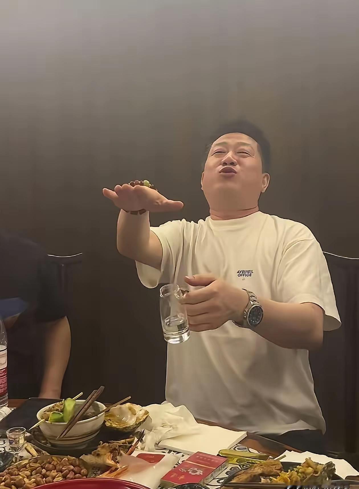 【相声演员张鹤伦这些东西暴露收入，舍不得退出德云社，你怎么看？】近日，有网友爆