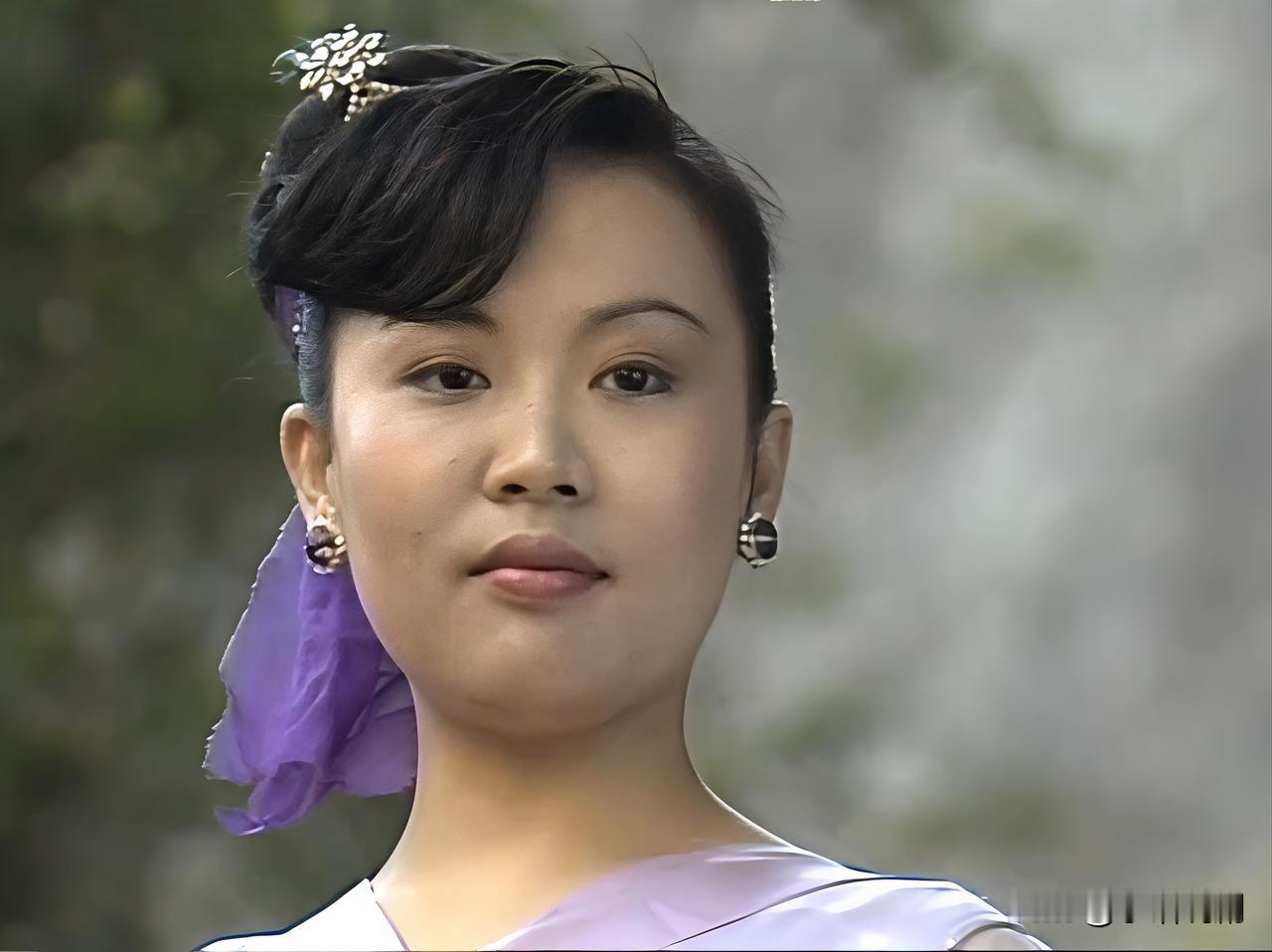 高兰英，是殷商渑池县的守军副统帅，为守将张奎之妻，她忠义贞烈，面如桃花，容貌艳丽
