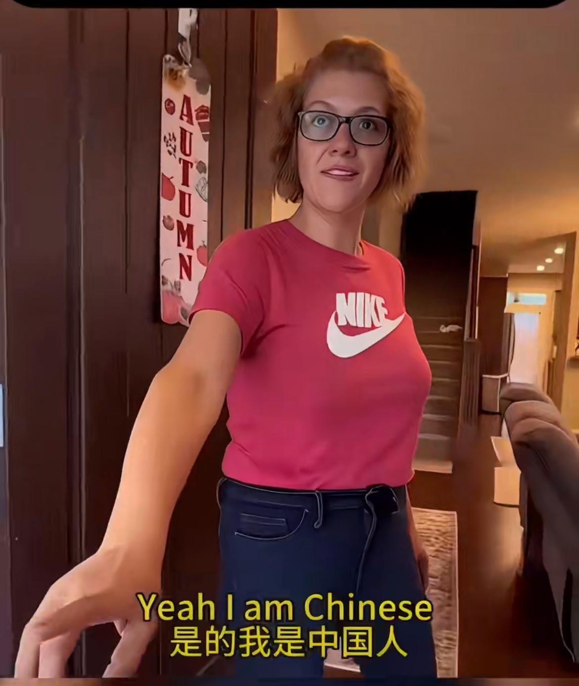 中国小伙在美国送外卖，大姐收到外卖之后，问他是不是中国人，得知他是中国人之后大姐