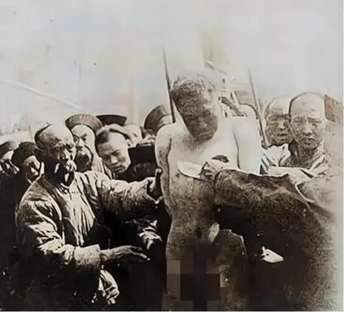 1863年那会儿，太平天国的沃王张乐行被自己人出卖，落到了清军手里。这位53岁的
