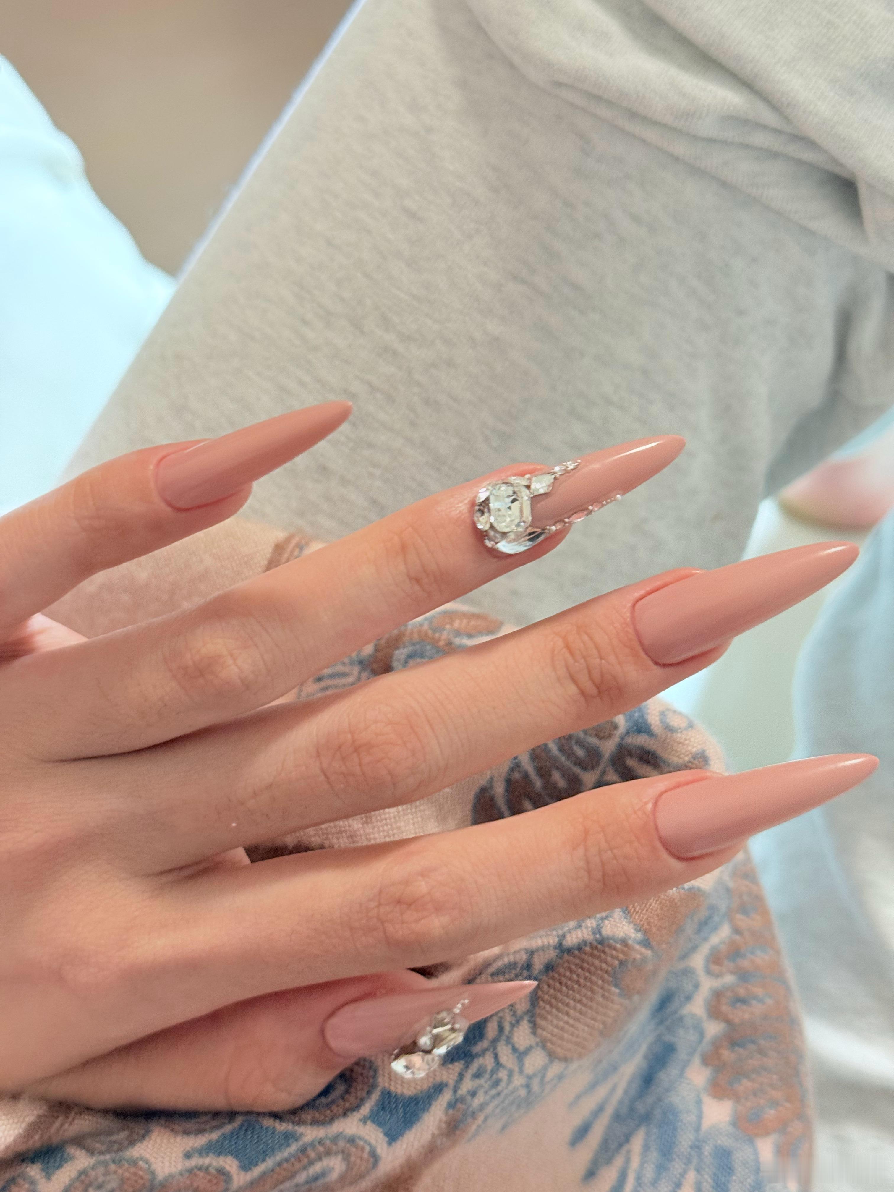 新鲜的💅​​​