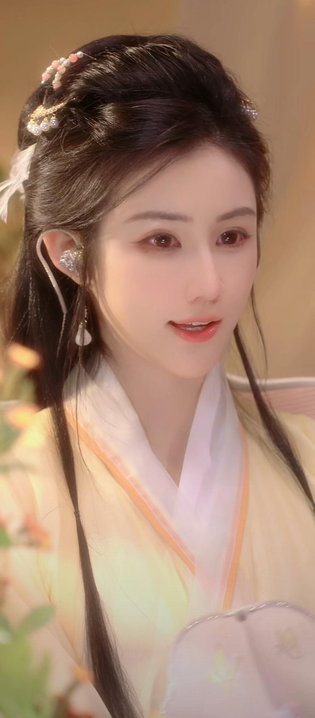 温柔古典美人，古风发饰点缀，尽显东方韵味