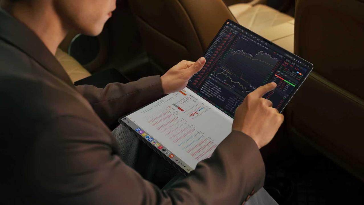 23999的起售价、销量骤增450%、73%的市场份额，这就是华为鸿蒙折叠电脑打