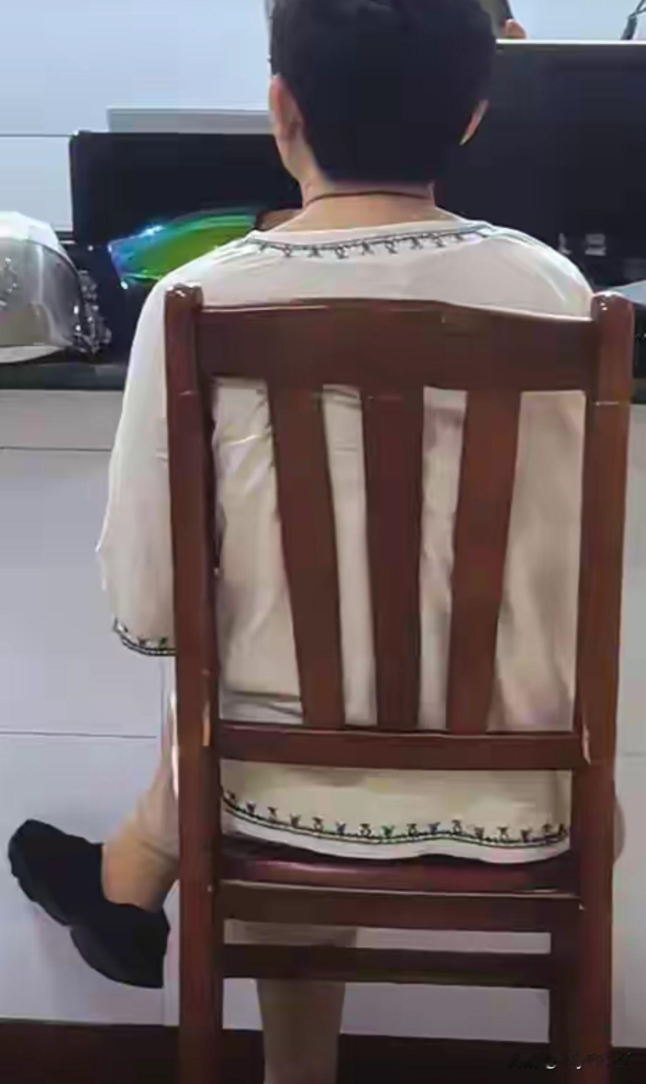 海口一女子想让儿子进国企，托人打点关系，花了8万两次都落选……警方介入调查来