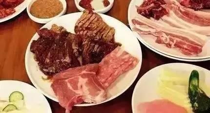 吃肉VS吃素究竟哪个更长寿，谁才是“健康之王”？长寿的密码，到底藏在红烧肉里，