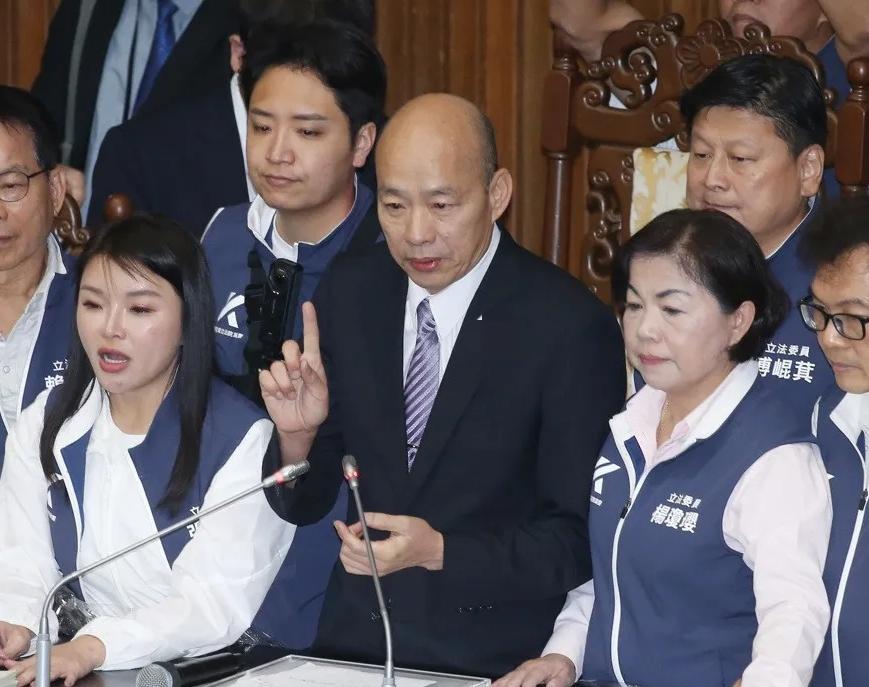 国民党又公开发生了内讧，就在6月10日，台民意代表机构审查台农业部门预算的时候，