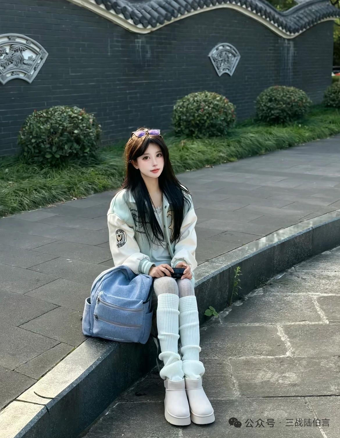 颜值cos:粉青叠暖意，袜间藏甜冬