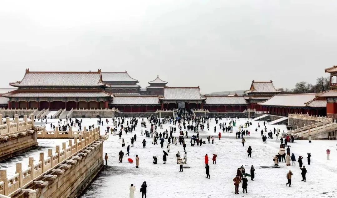 就在昨天晚上，北京又偷偷落下第二场雪冬至第二天晚上，北京的雪花再次发货，又一