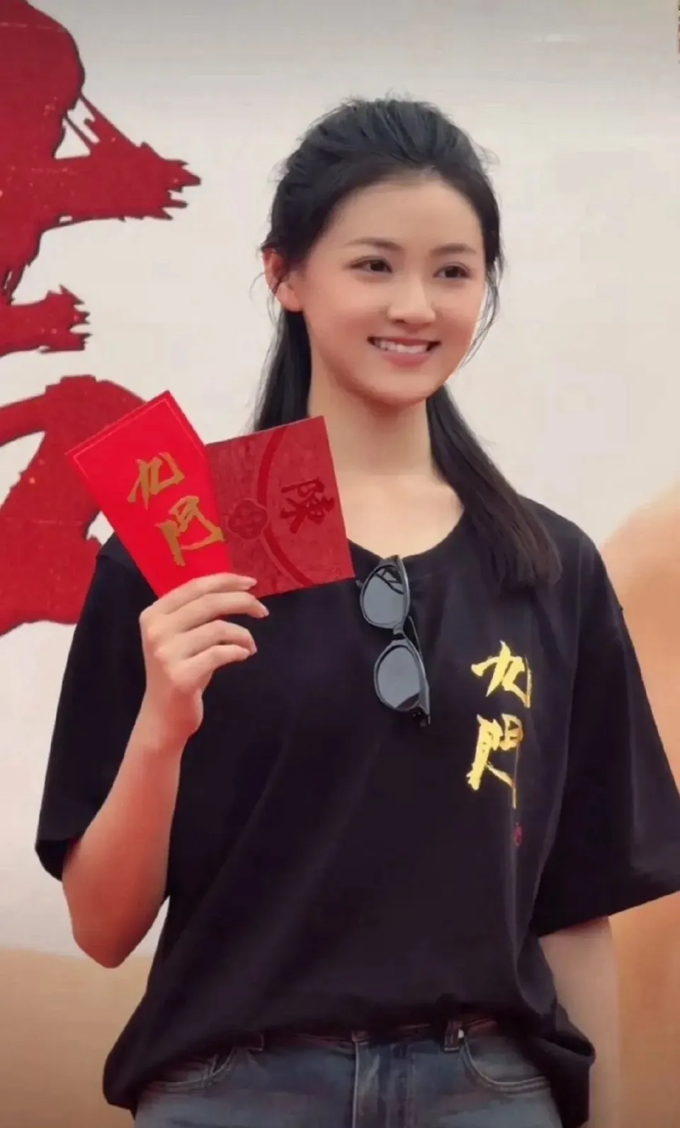 这个新人演员王奕婷怕是要火了不是因为她明明是新人就能顶替赵丽颖出演《九门》中