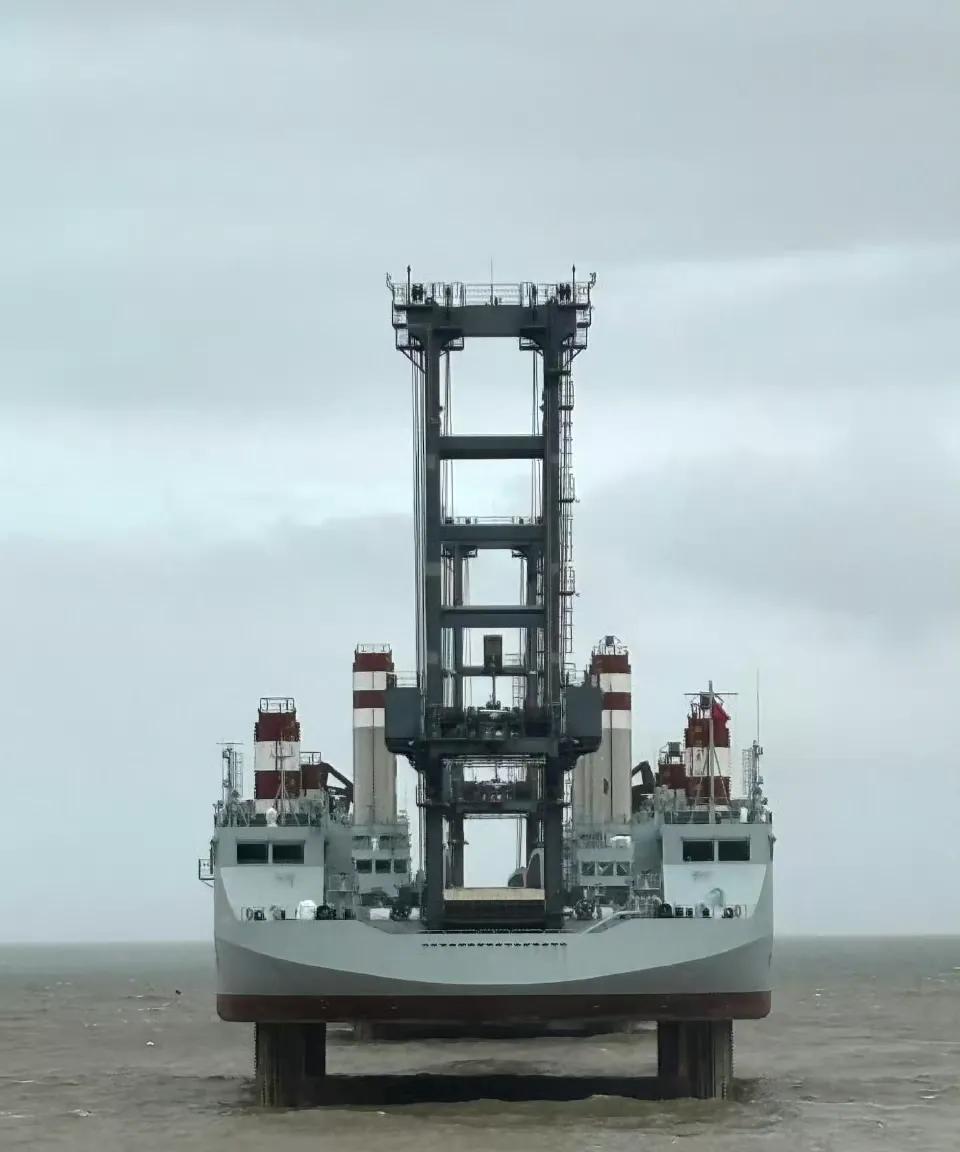 外媒发的“岸舰连接器”（图①），感觉像偷拍，也像战忽局的构图[捂脸哭]，没半点气势
